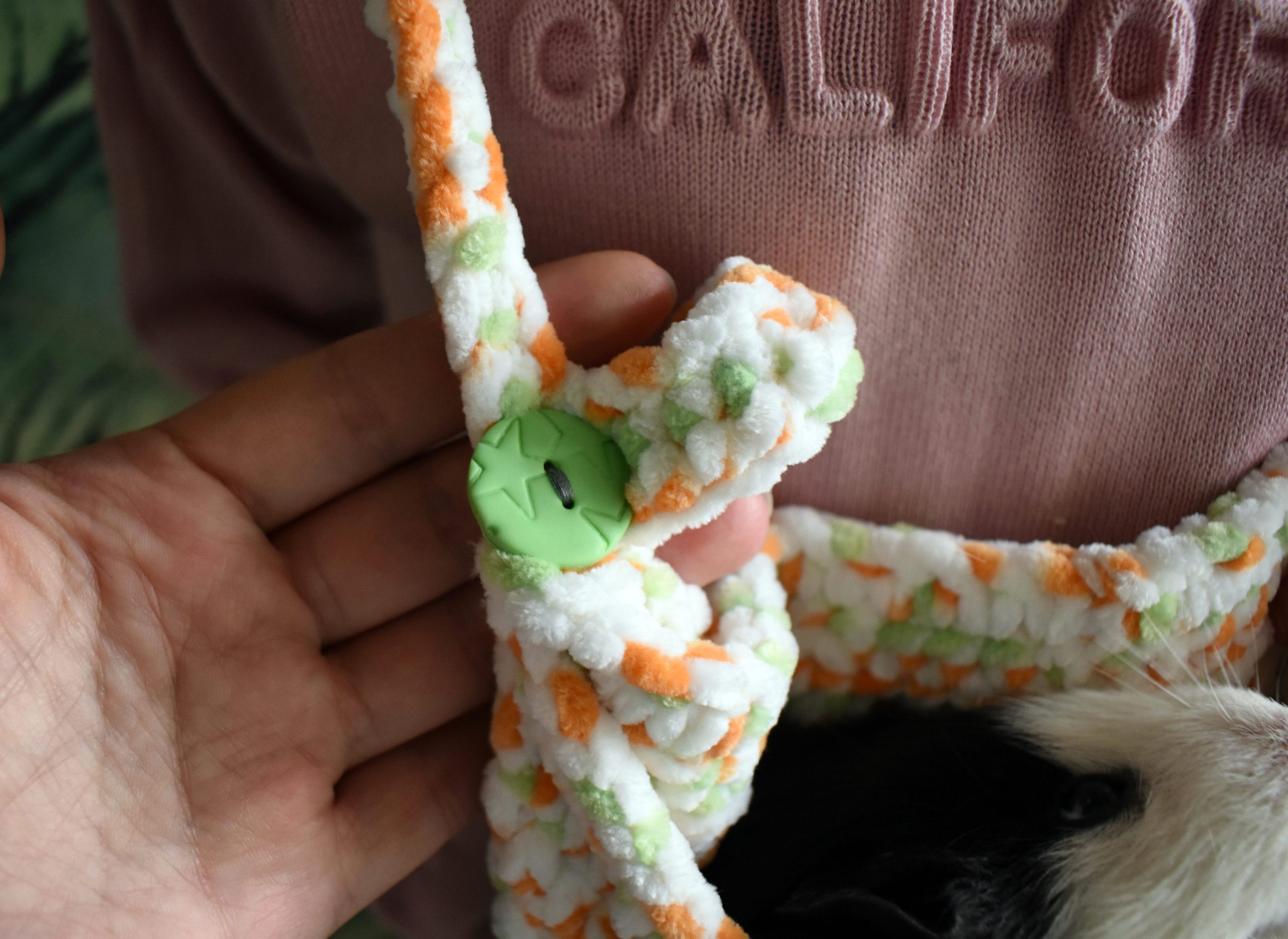 Pastoral carrot knitted pet bag - Image 2