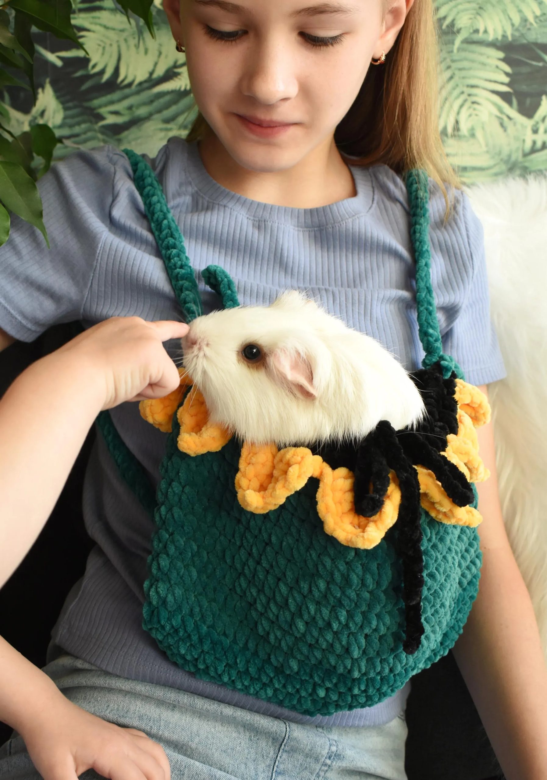 Forest-style ruffled knitted pet bag - Image 8