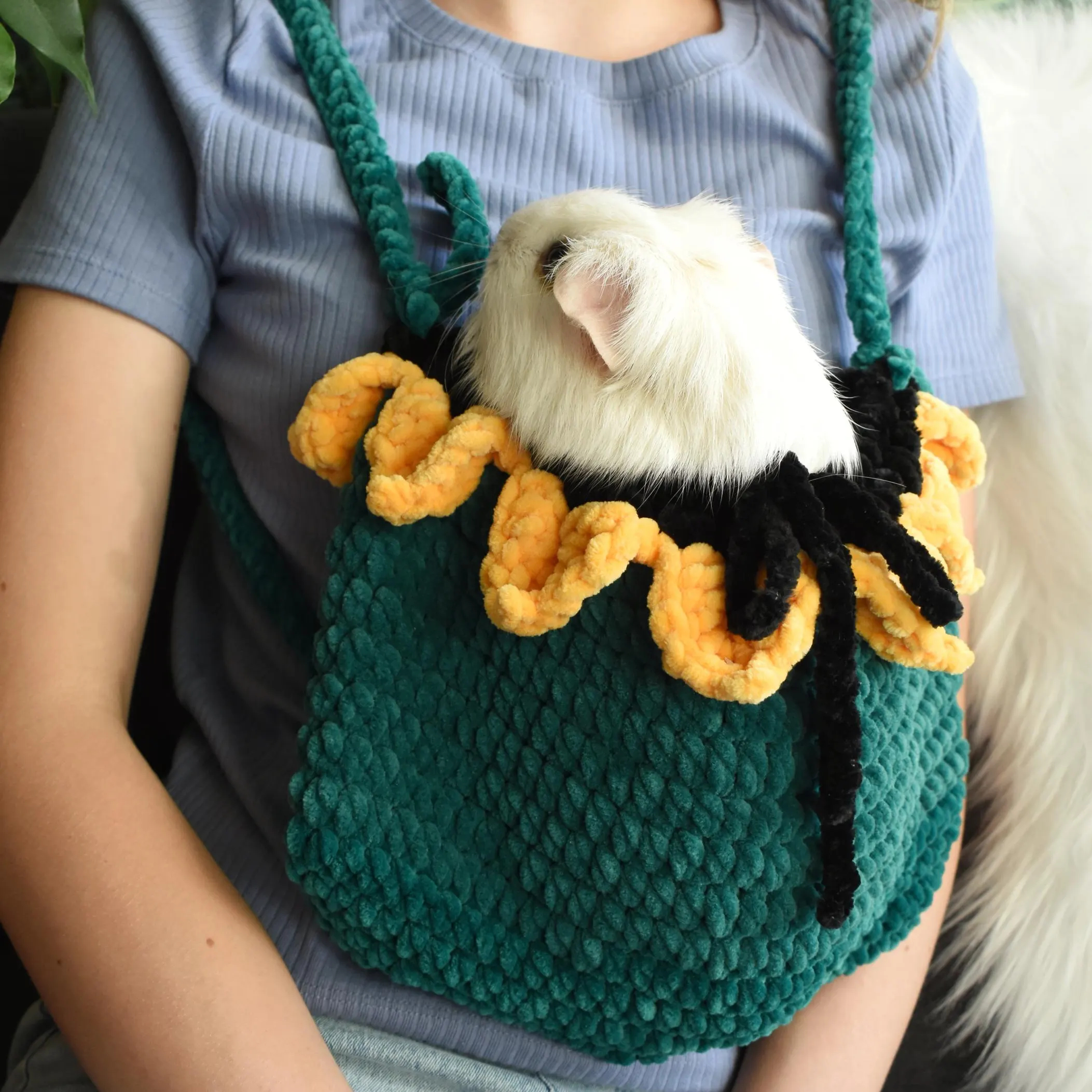 Forest-style ruffled knitted pet bag - Image 7