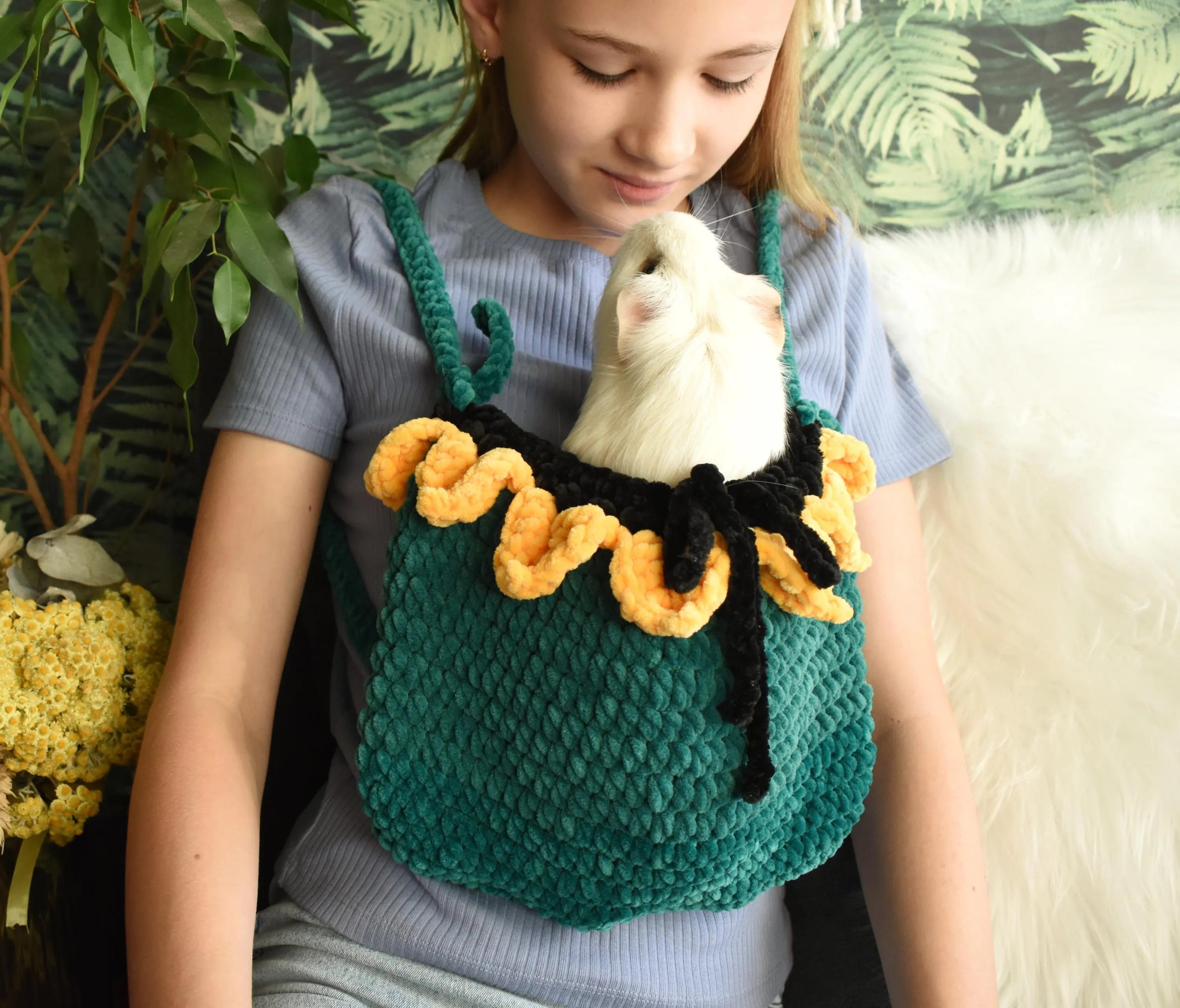 Forest-style ruffled knitted pet bag - Image 6