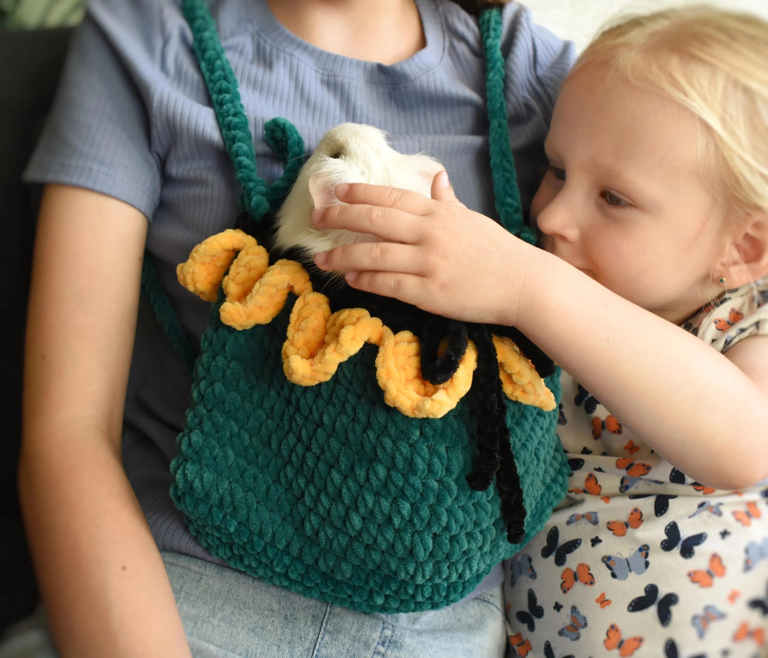 Forest-style ruffled knitted pet bag - Image 5