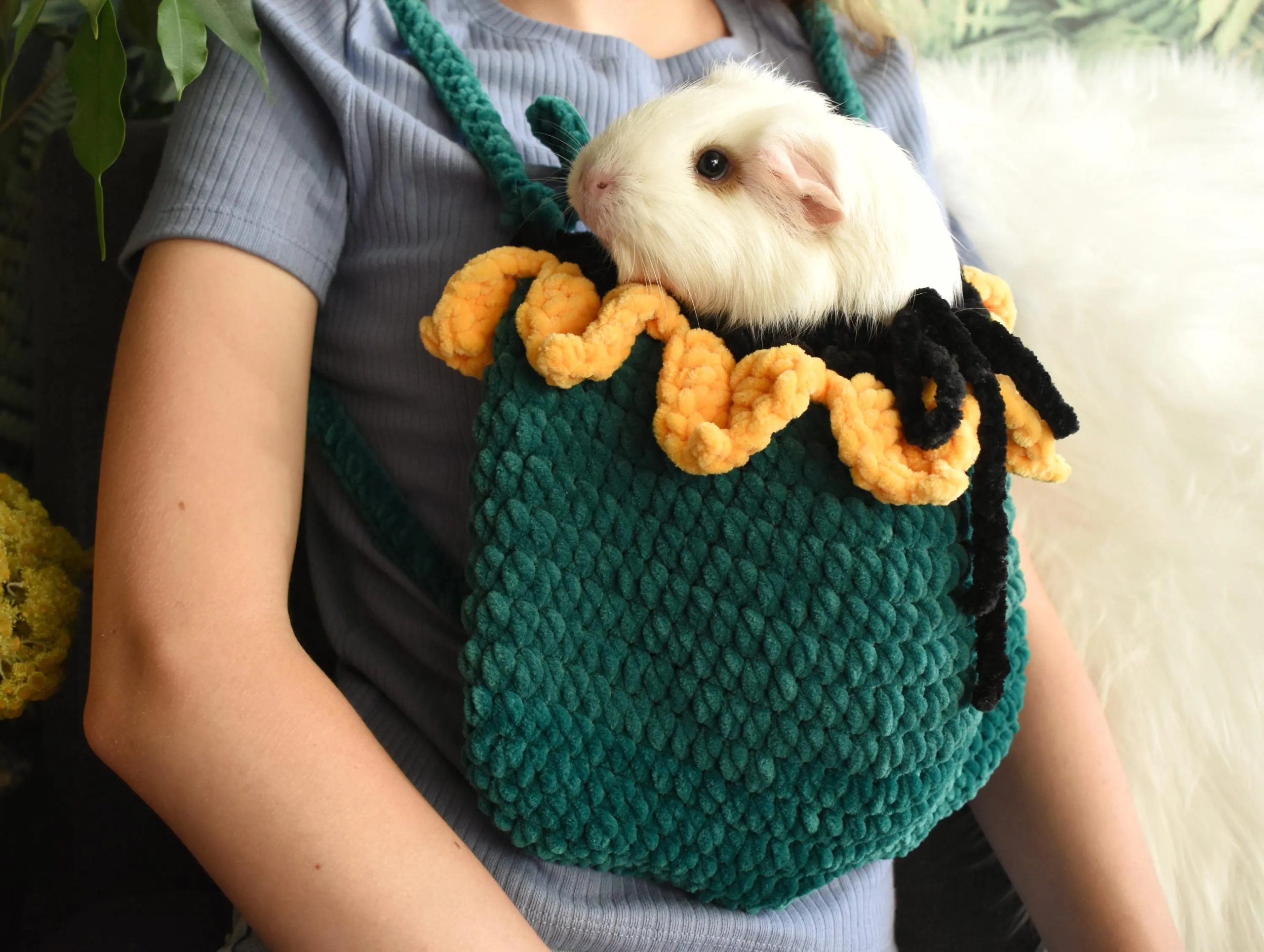 Forest-style ruffled knitted pet bag