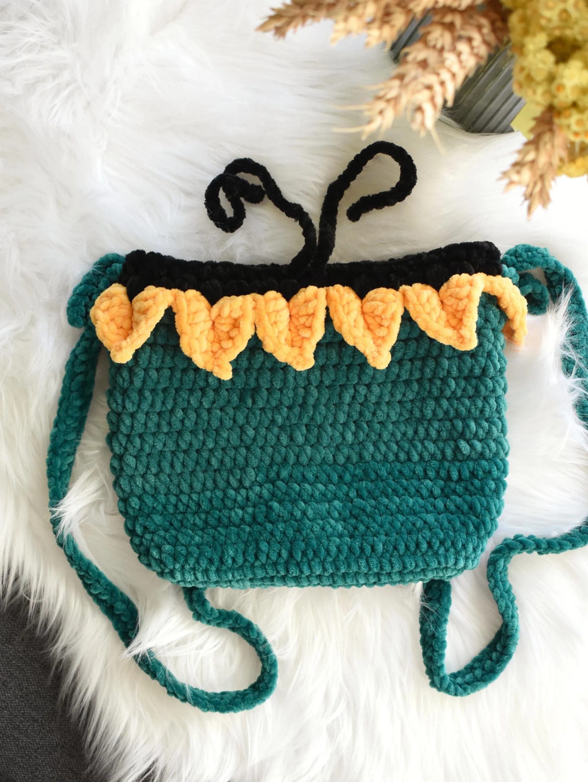 Forest-style ruffled knitted pet bag - Image 3
