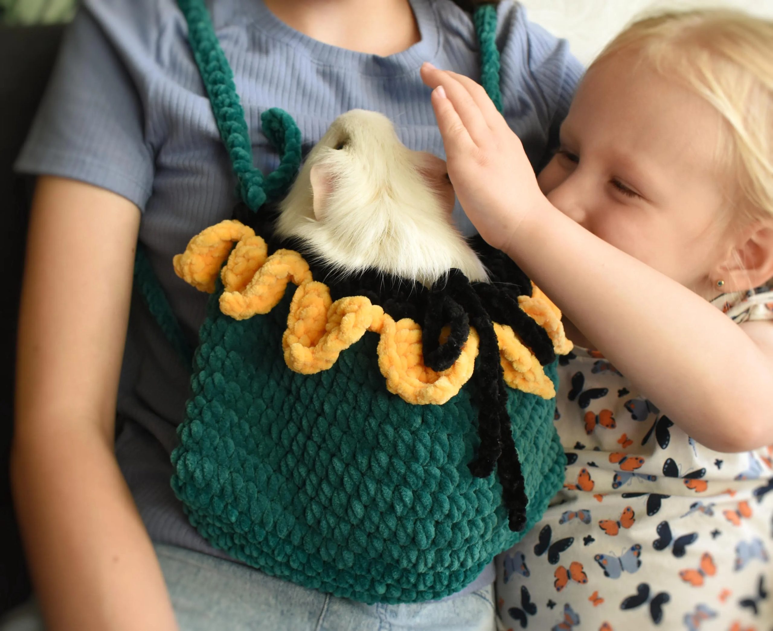 Forest-style ruffled knitted pet bag - Image 2