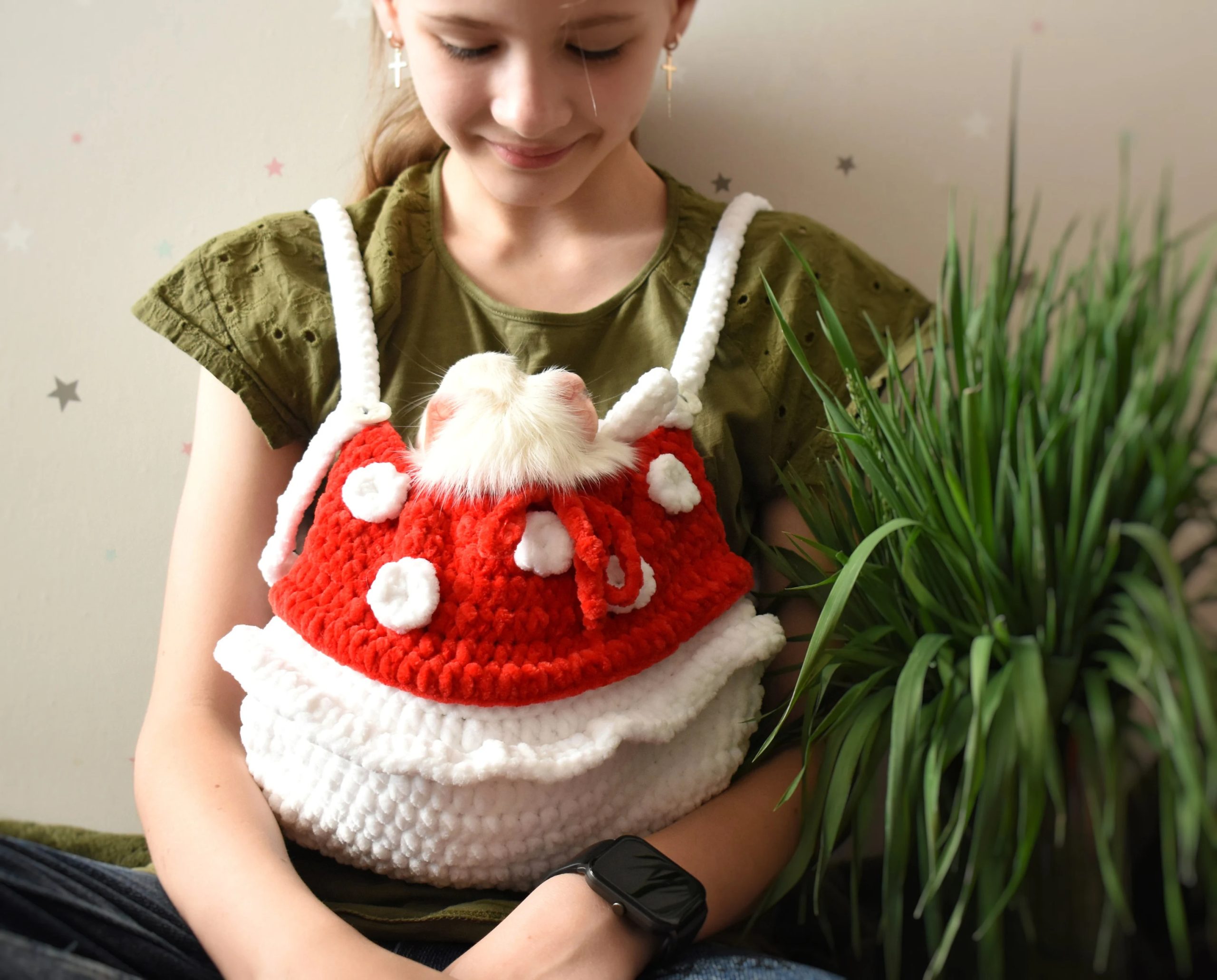 Christmas Berry Knitted Pet Bag - Image 7