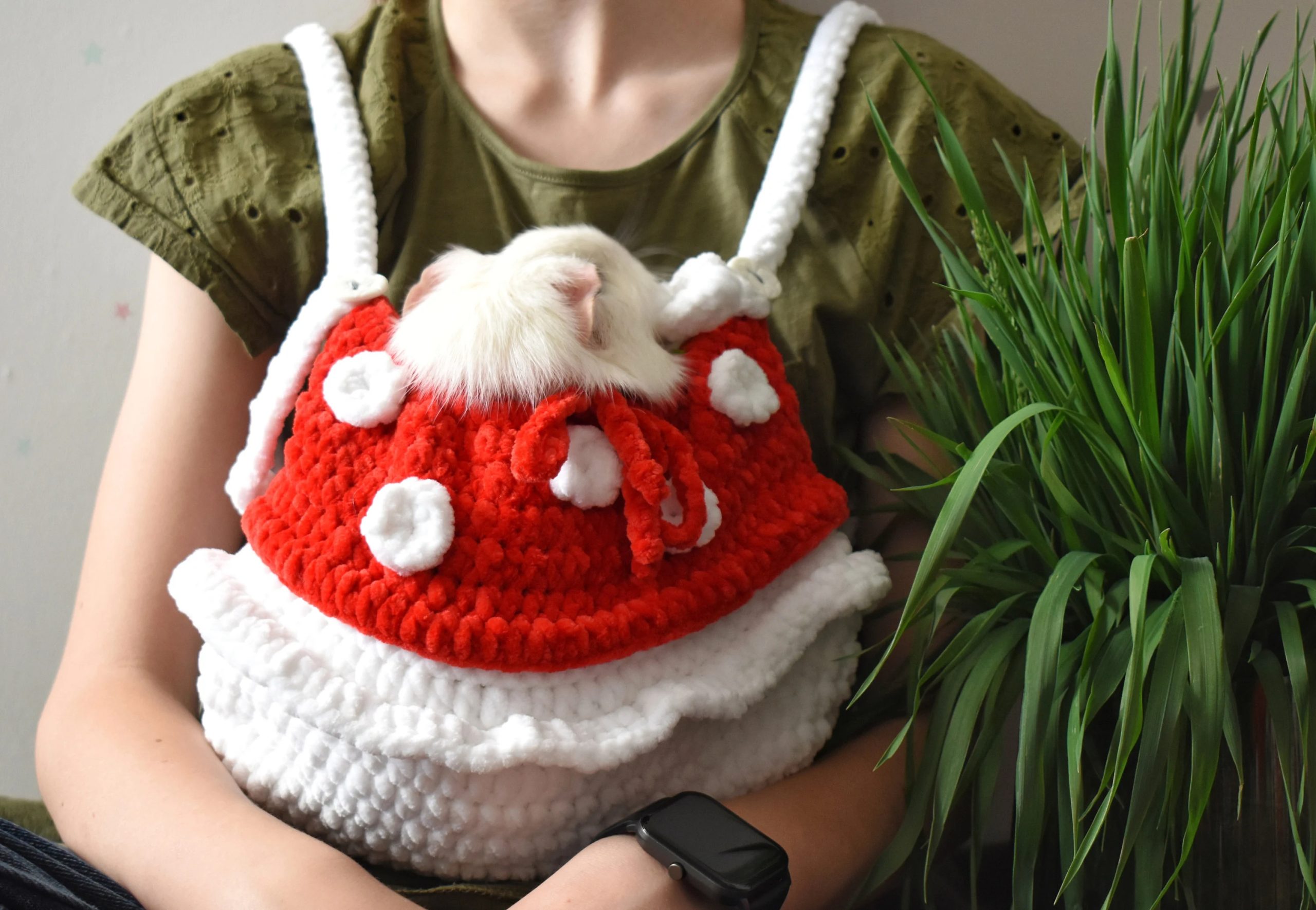 Christmas Berry Knitted Pet Bag - Image 3