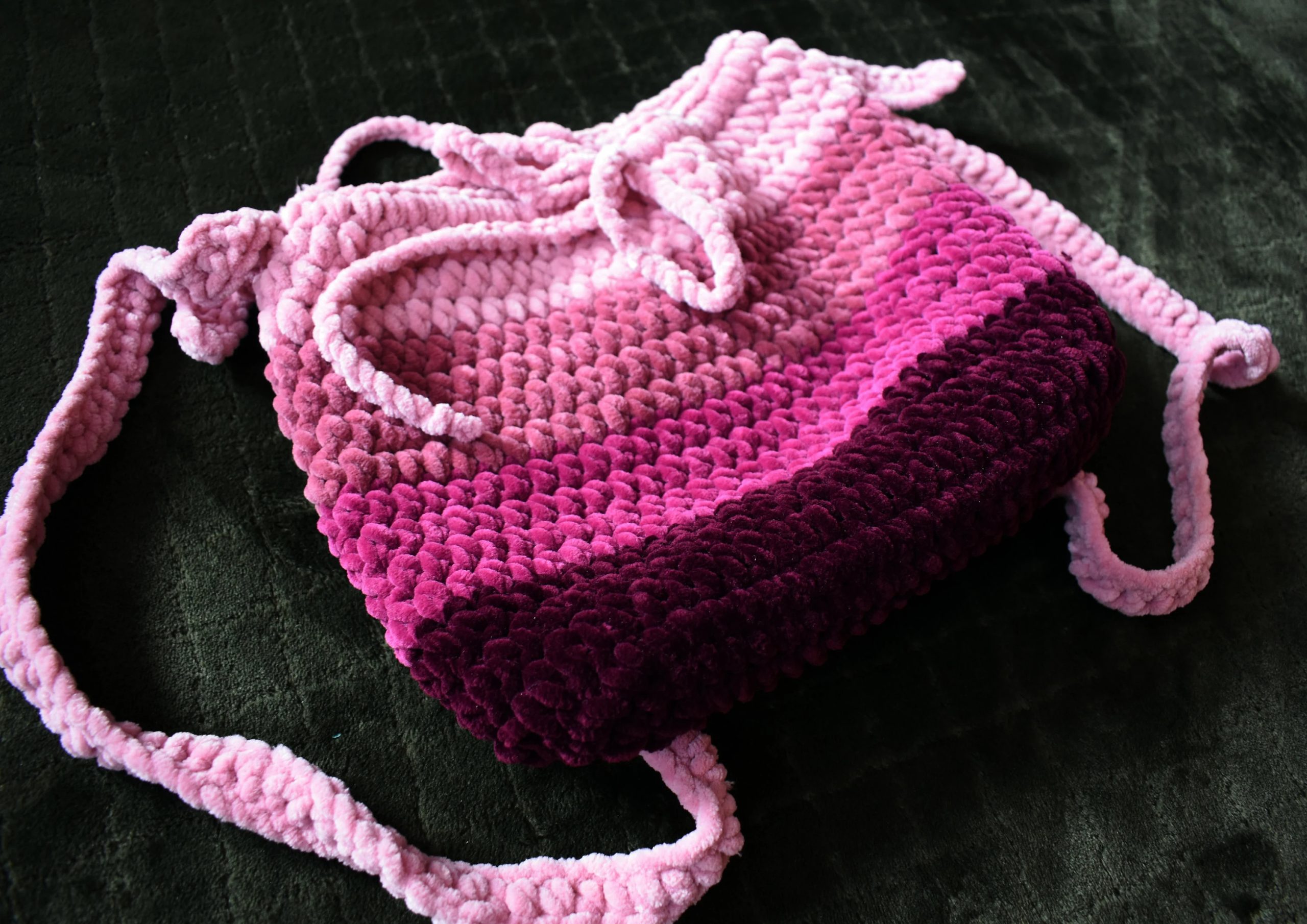 Pink and purple gradient knitted pet bag - Image 10