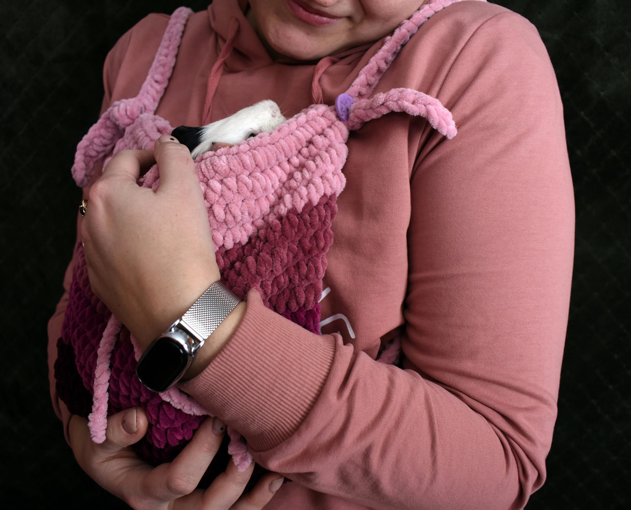 Pink and purple gradient knitted pet bag - Image 7