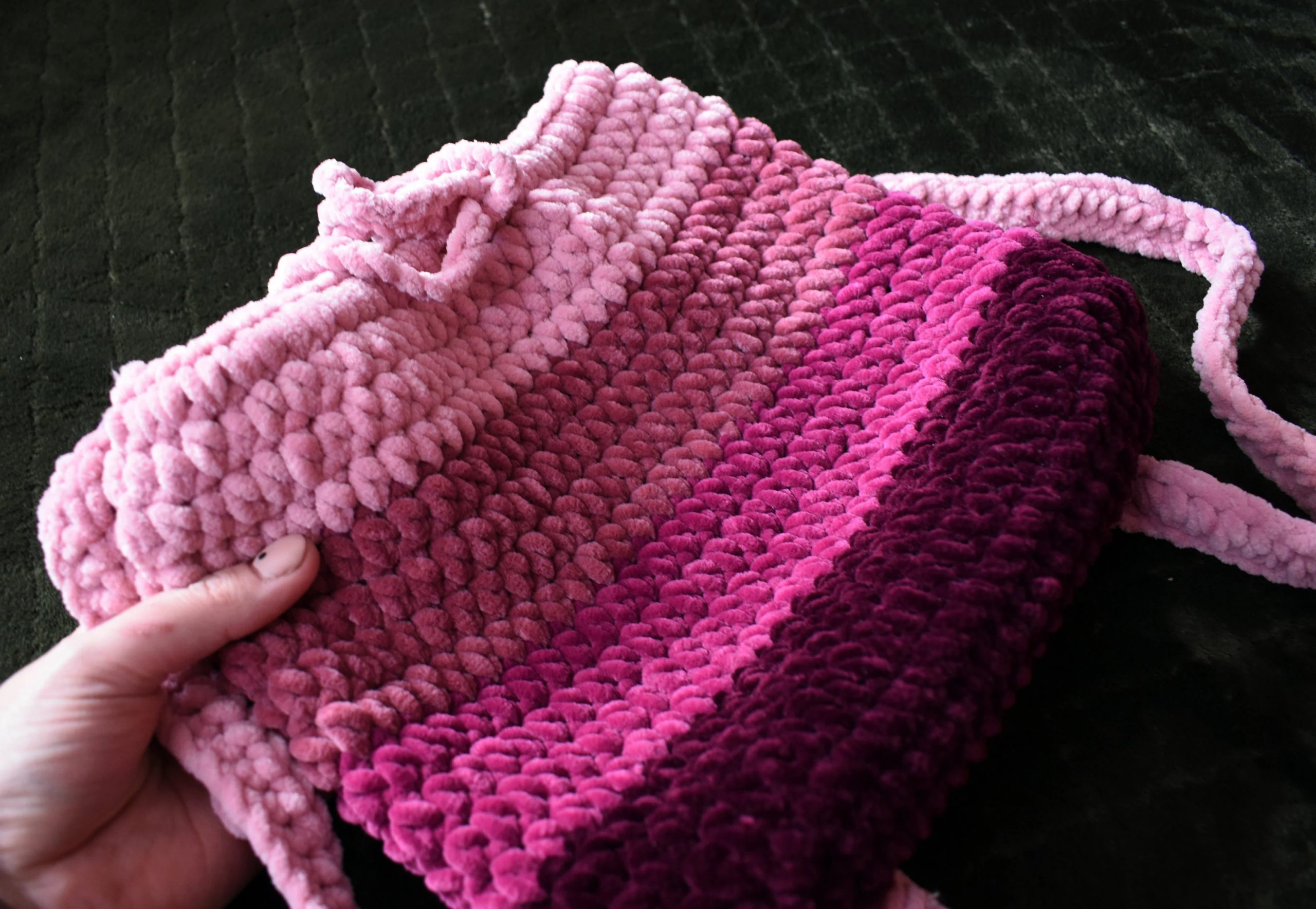 Pink and purple gradient knitted pet bag - Image 6