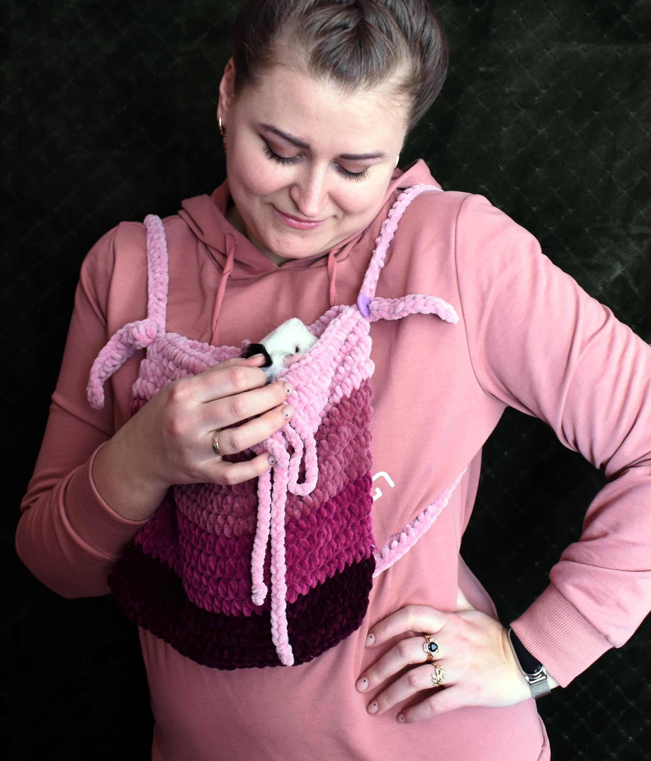 Pink and purple gradient knitted pet bag - Image 5