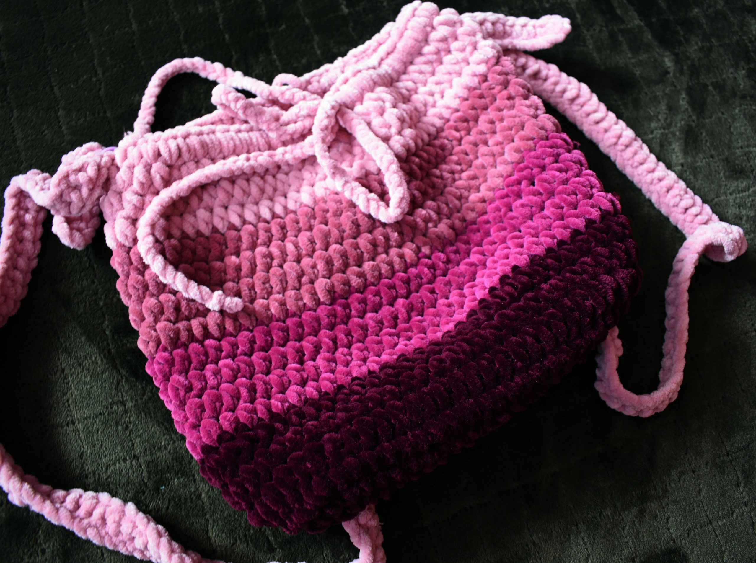 Pink and purple gradient knitted pet bag - Image 3