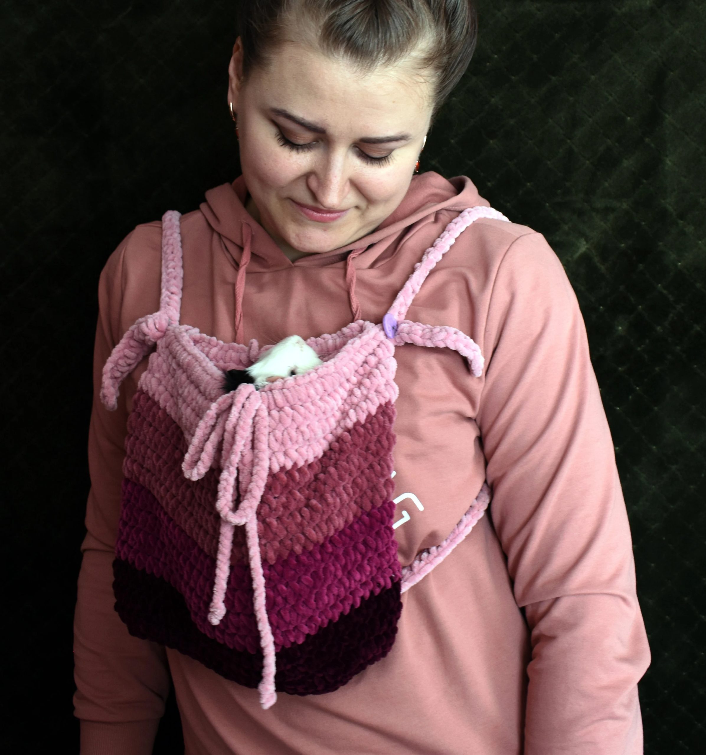 Pink and purple gradient knitted pet bag - Image 2