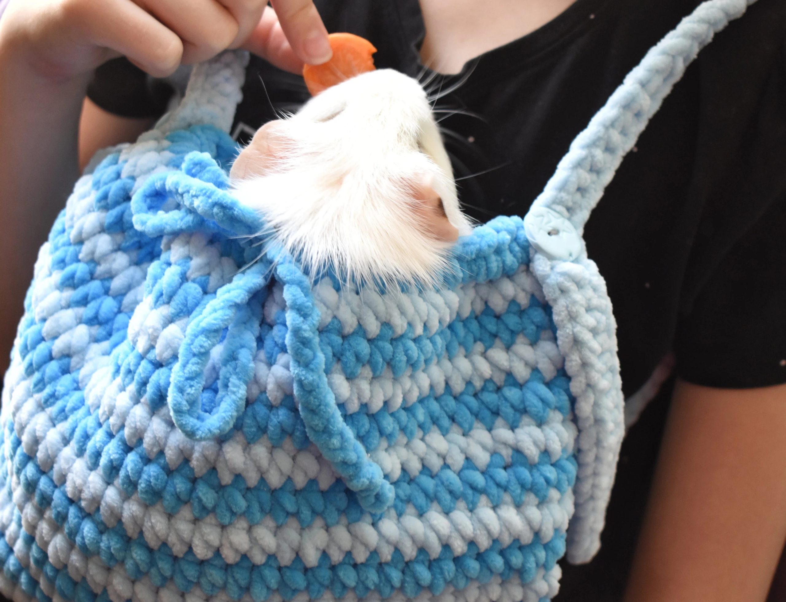 Sea Salt Cream Knitted Pet Bag - Image 5