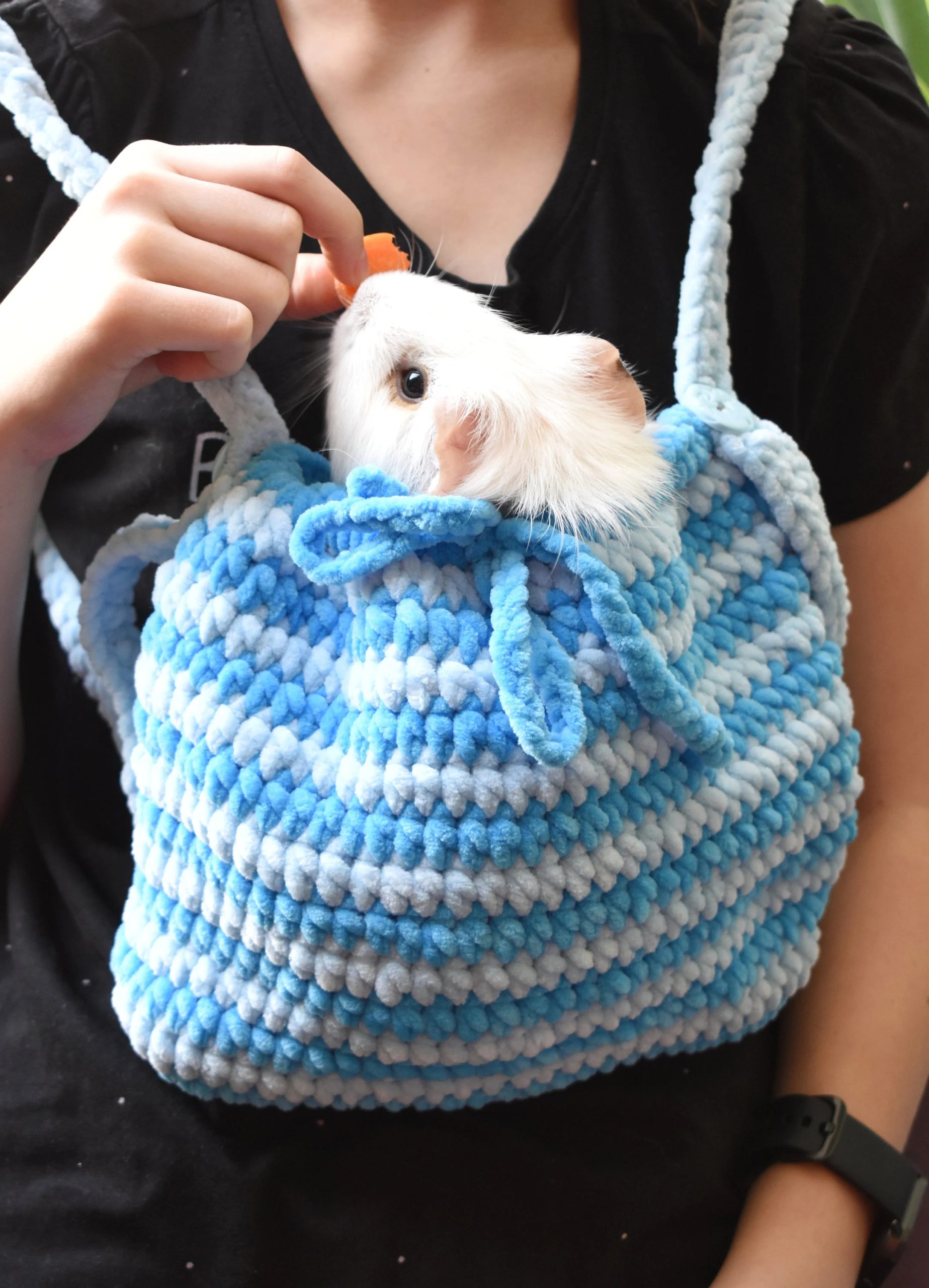 Sea Salt Cream Knitted Pet Bag - Image 4