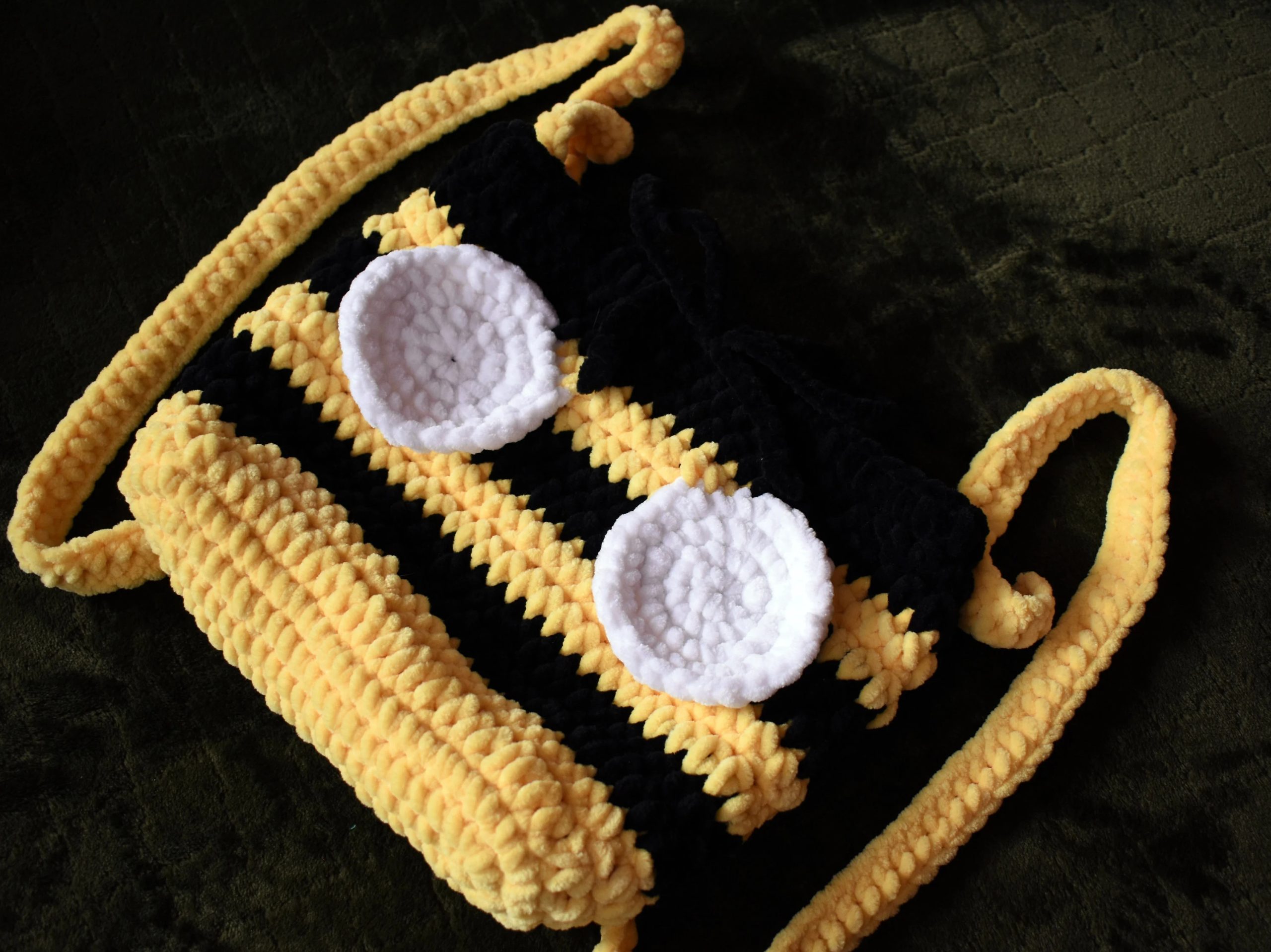Little bee knitted pet bag - Image 10