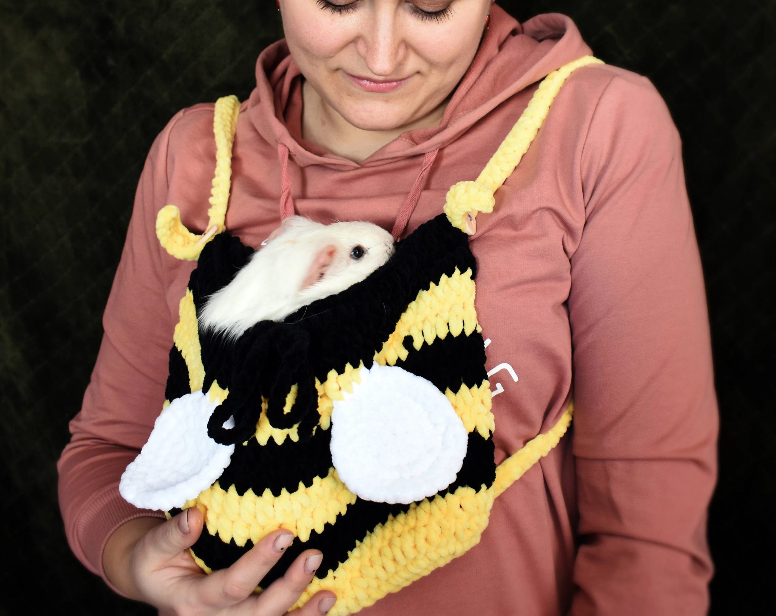 Little bee knitted pet bag