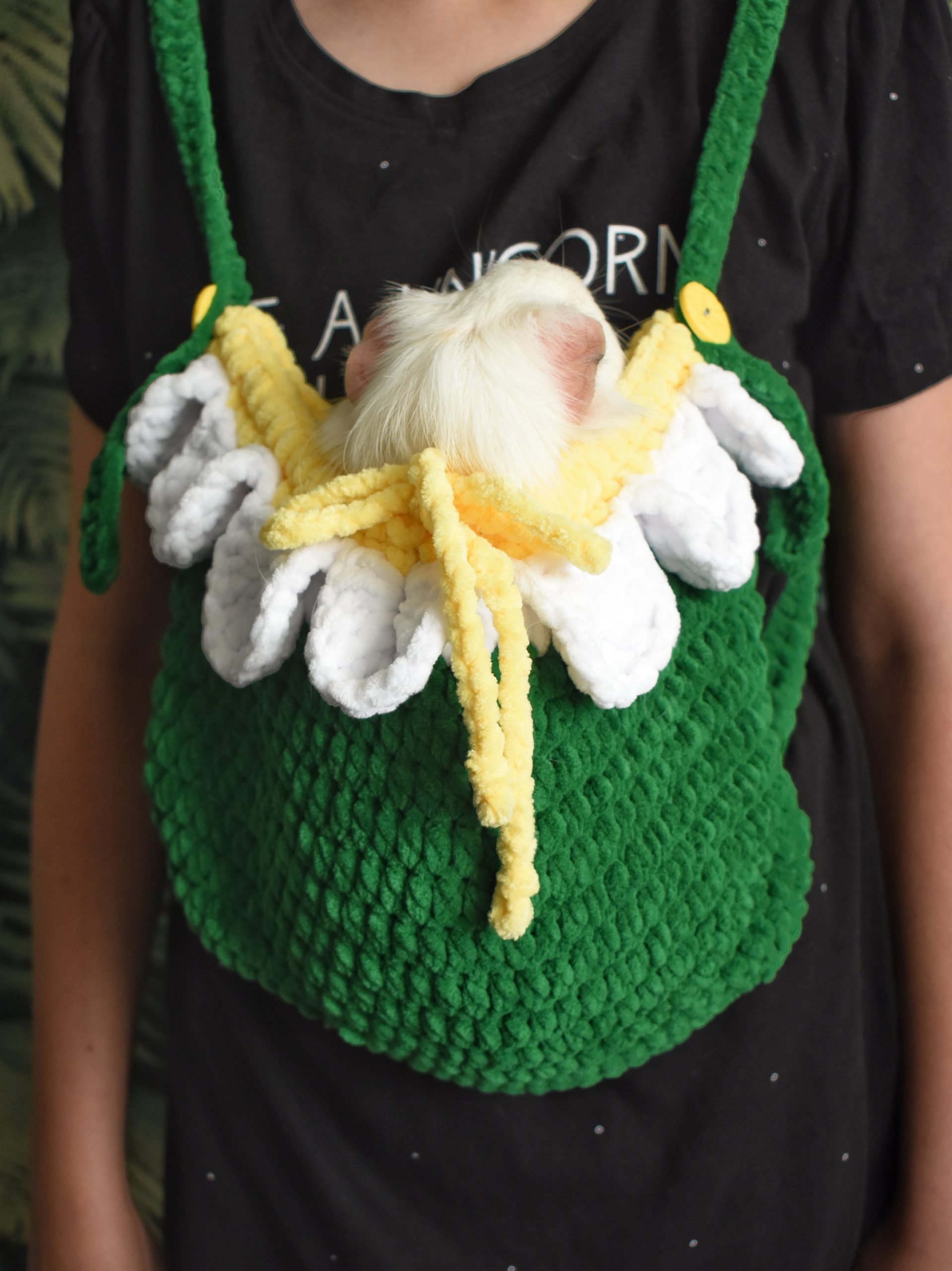 Forest flower knitted pet bag - Image 3